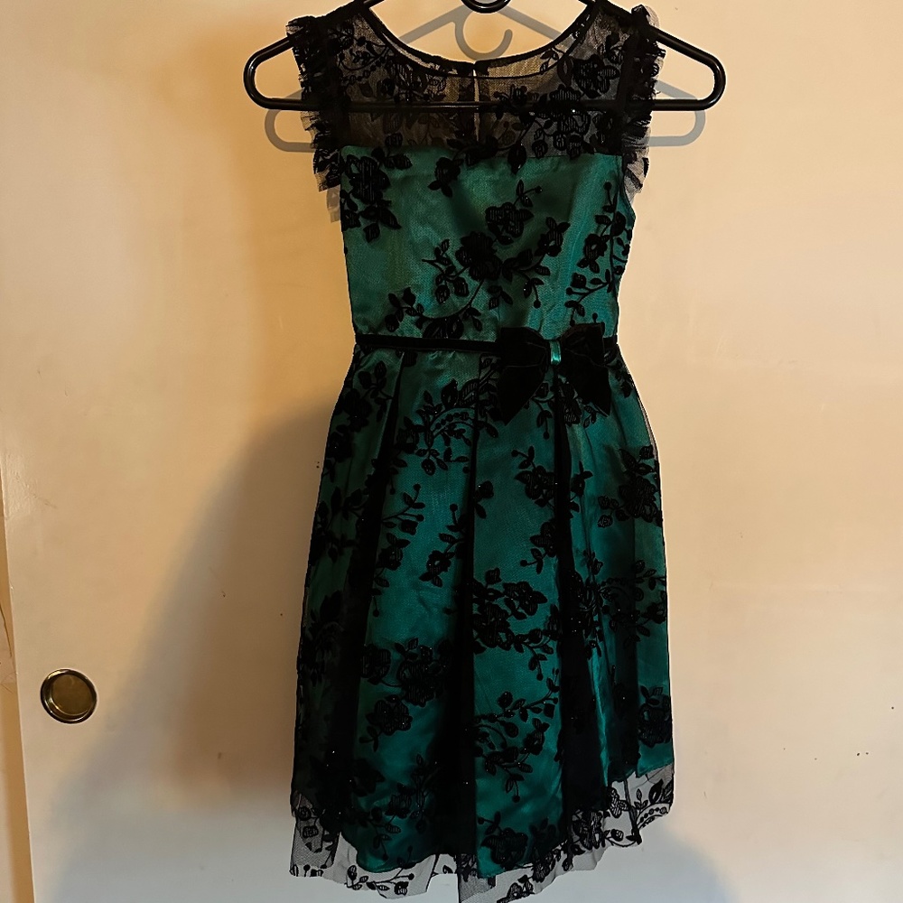 Exquisite Emerald Dress NWOT Girls